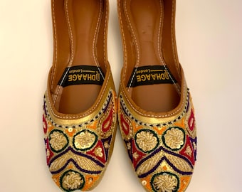 UK Größe 4/DhaageLondon/Khussas/Juttis/Handgefertigte Pakistanische indische Khussa Sandale/Handgefertigte Punjabi Jutti/Frauenhochzeitsschuhe