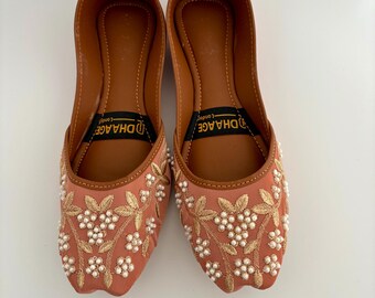 UK Größe 4/DhaageLondon/Khussas/Juttis/Handgefertigte Pakistanische indische Khussa Sandale/Handgefertigte Punjabi Jutti/Frauenhochzeitsschuhe