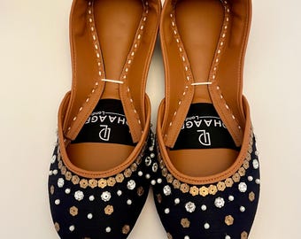 UK Size 5,6/DhaageLondon/khussas/Juttis/Ladies handmade Pakistani Indian Khussa Sandal/Handcrafted Punjabi Jutti/Women wedding shoes