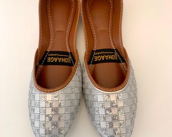 UK Size 4,5,6,7/DhaageLondon/khussas/Juttis/Ladies handmade Pakistani Indian Khussa Sandal/Handcrafted Punjabi Jutti/Women wedding shoes