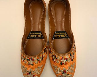 UK Size 4/DhaageLondon/khussas/Juttis/Ladies handmade Pakistani Indian Khussa Sandal/Handcrafted Punjabi Jutti/Women wedding shoes
