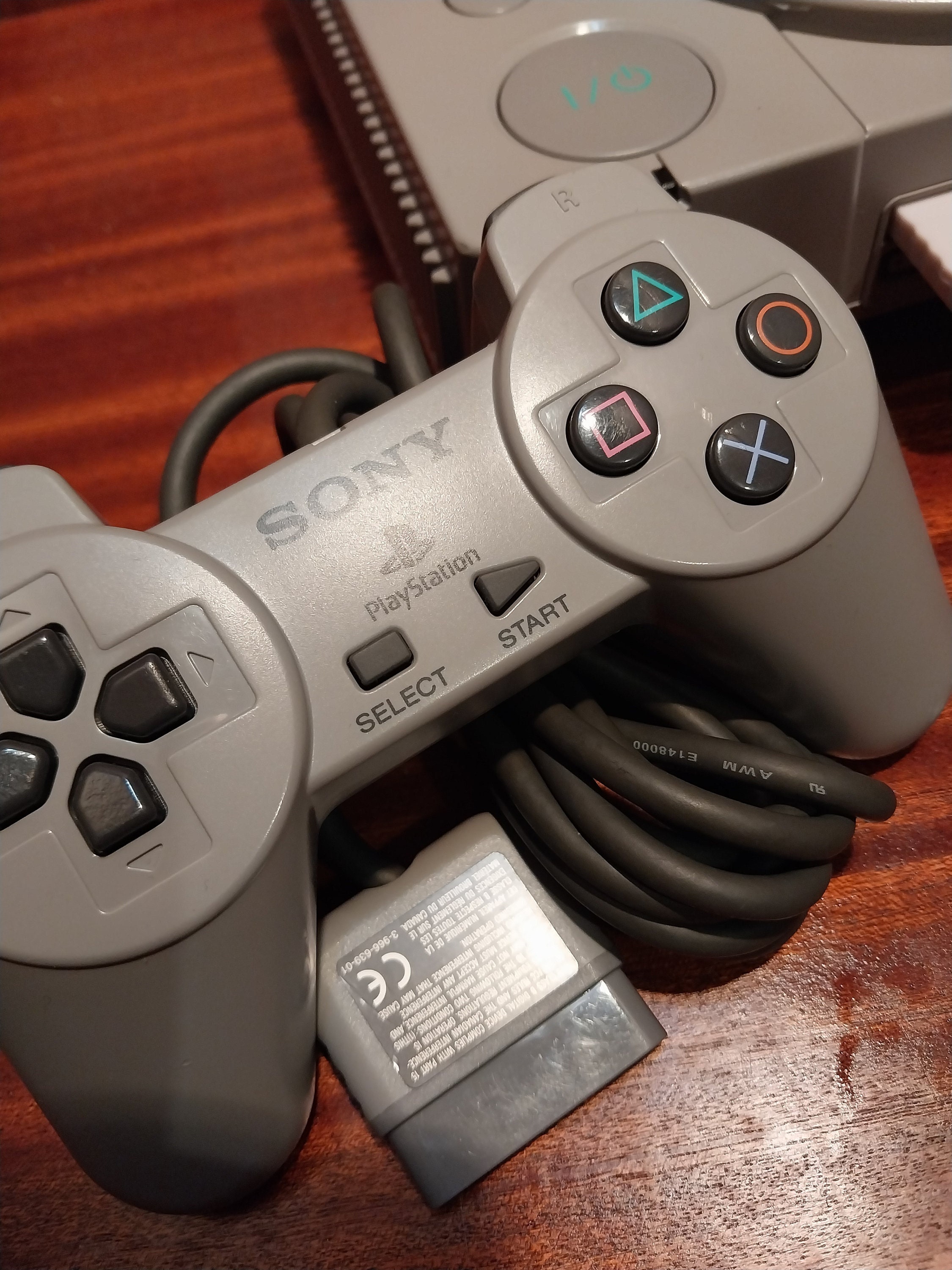 Consola original Sony Playstation 1 PS1 con cables y 2 controladores OEM