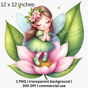 Może przedstawiać: Cyfrowa ilustracja przedstawiająca wróżkę z zielonymi skrzydłami i zieloną sukienką, siedzącą na różowym kwiecie. Wróżka ma brązowe włosy i zamknięte oczy, a jej dłonie są złożone przed nią. Tło jest białe.