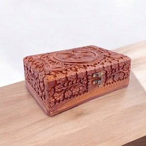Boîte à bijoux en bois faite main, coffre à bijoux en bois sculpté, organisateur d'inspiration vintage, organisateur de souvenir idée cadeau unique, cadeau pour elle