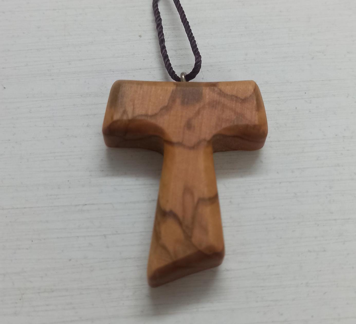 Croix en bois d'olivier pour le cou