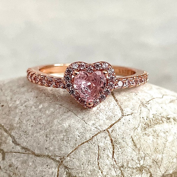 Romantischer Herzring | Funkelnder Ring in rosegold | Zirkonia Strass | Damen Schmuck Geschenk Weihnachten Geburtstag Valentinstag Jahrestag