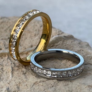 Vergoldeter Edelstahl Ring - Strass Zirkonia - Edel und modern - in Gold & Silber - 0,4 cm breit - rostfrei - Damenschmuck