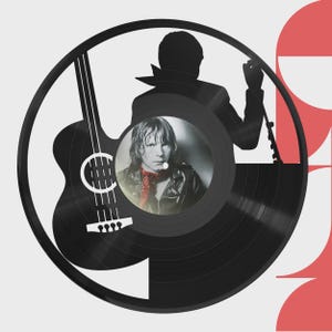 Op de afbeelding: Een zwart vinylplaat kunstwerk met een silhouet van een persoon die een gitaar vasthoudt, met een centraal beeld van een persoon met een rode sjaal. Het ontwerp bevat een gitaarcontour en een rode geometrische vorm.