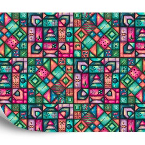 K&ouml;nnte beinhalten: Ein farbenfrohes, geometrisches Muster mit Quadraten, Rechtecken und Rauten in T&uuml;rkis, Rosa, Orange und Lila. Das Design umfasst Weihnachtsb&auml;ume, Schneeflocken und andere festliche Elemente und schafft eine lebendige, weihnachtliche &Auml;sthetik.