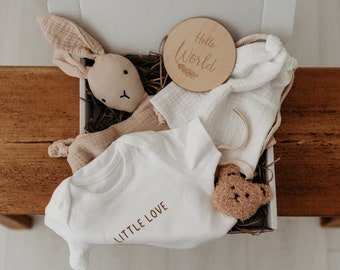 Neutral Newborn Gift Box | Personalized Comforter & Cotton Bag