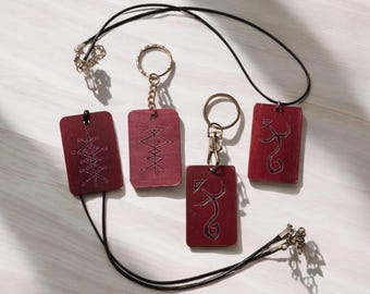 Bloodbunde Caryll Runes Schlüsselanhänger, Holzgebrannte Halskette