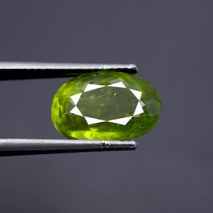 Arizona Peridot Gemstone: Natural Oval Cut, 4.35 ct Loose Stone