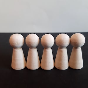 Wooden pawns, gameboard tokens, set of 5 pawns