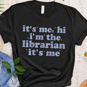 Sou eu, oi, sou o bibliotecário Sou eu Svg PNG, camisa de bibliotecário escolar, leitura engraçada PNG, camisa de amante de livros, presentes de bibliotecário, download digital