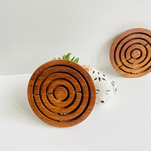 Personalised gift - Wooden Circular Labyrinth Maze Game - Handcrafted and Challenging Educational Puzzle Toy