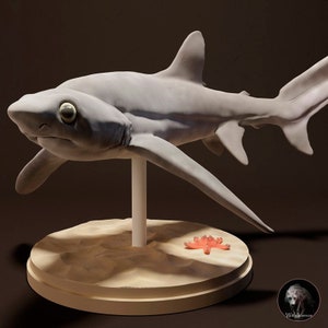 Resin Thresher Shark figurine to paint: add a quality replica of this fascinating marine species to your collection of miniatures.