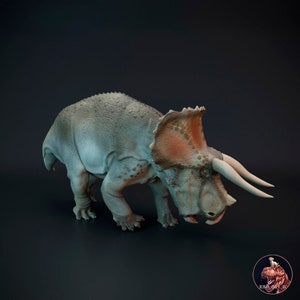 Grasender Triceratops, Miniatur-Gemälde: Detaillierte Nachbildung des kreischenden Triceratops