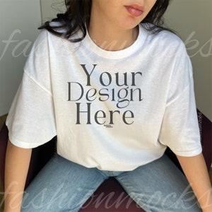 Maqueta de camiseta blanca Gildan 5000, camiseta unisex extragrande (descarga digital)