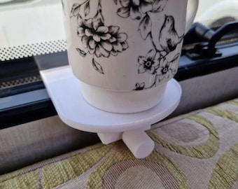 Portabicchieri/vassoio montato sul telaio della finestra della roulotte