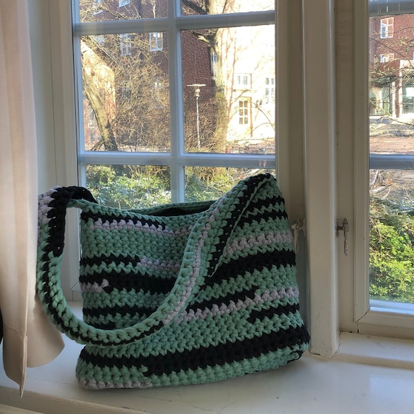 Large crossbody bag crochet pattern