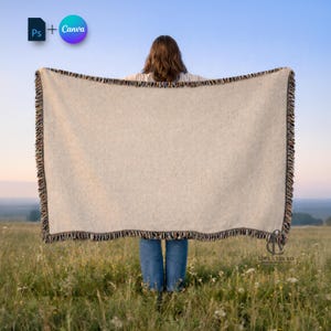 Printable Gewebte Decke Mockup PSD | Weit Geöffnete Decke Mockup | Baumwollüberwurf Smart Objekt | Canva Rahmenvorlage für POD