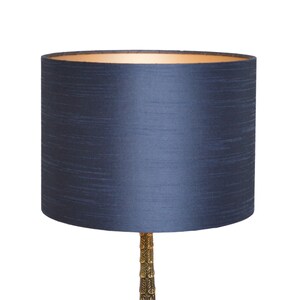 Lampenkap Blauw Midnight Indigo Zijde Stijl Rond met Gouden Binnenkant Lauren S afbeelding 4