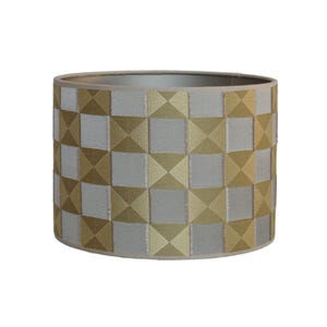 Lampenschirm im Art-Deco-Stil, Gold, luxuriöser, maßgefertigter Schirm aus James Hare Charleston-Stoff in Ocker für Wohnzimmer und Schlafzimmer | Lauren S Lighting