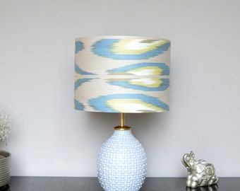 Tischlampe Hellblau mit Ikat-Stofflampenschirm mit Gold innen Handgefertigt | Lauren S