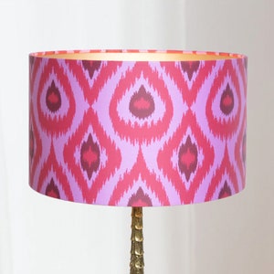 Lampenkap Ikat Roze Viva magenta Vintage Handgemaakt en Rond en Retro Lampenkappen Lauren S afbeelding 1