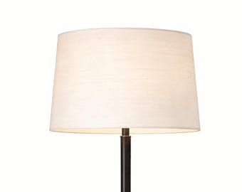 Paralume conico in seta selvatica color crema Empire, lussuosa illuminazione classica per lampada da tavolo in stile chic costiero degli Hamptons | Lauren S