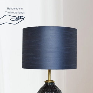 Lampenkap Blauw Midnight Indigo Zijde Stijl Rond met Gouden Binnenkant Lauren S afbeelding 8