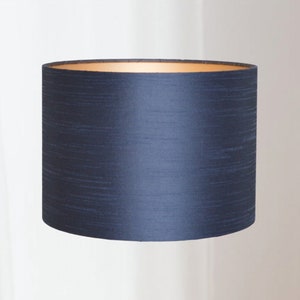 Lampenschirm im Seidenstil, rund, Mitternachtsblau, Indigoblau, mit goldener Innenseite Lauren S Bild 2