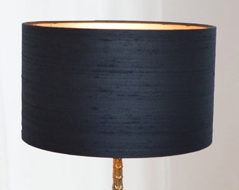 Lampenschirm aus schwarzer Seide mit goldenem Futter, Lampenschirme aus schwarzer Seide, rund | Lauren S