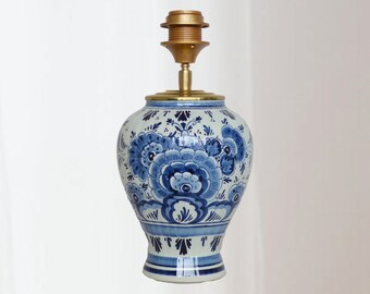 Lampe Delft Base de lampe bleue faite à la main avec un design hollandais en laiton | Lauren S.