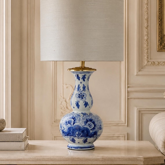 Tischlampe Delfter Blau, Keramik Nachttischlampe Blau Weiß, handbemalter Lampenfuß für klassisch europäisches Interieur | Lauren S
