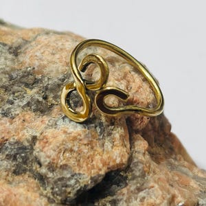 Handcrafted Brass Wire Ring – Adjustable Bohemian Swirl Design