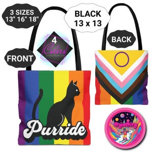 Op de afbeelding: Zwarte tote bag met een regenboog kattenontwerp en het woord "Purride". De achterkant van de tas heeft een ontwerp met een gele driehoek en een paarse cirkel. De tas is 33 x 33 cm en verkrijgbaar in 3 maten: 33cm, 40cm en 46cm.
