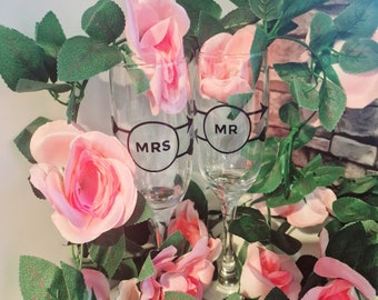 Mr & Mrs champagne flutes
