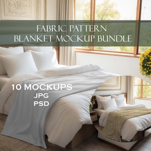Puede incluir: Un paquete de 10 imágenes de maquetas para mantas que muestran una cama blanca con una manta gris claro y almohadas en un ambiente de dormitorio. El texto "FABRIC PATTERN BLANKET MOCKUP BUNDLE" está en la parte superior de la imagen. El texto "10 MOCKUPS JPG PSD" está en el centro de la imagen.