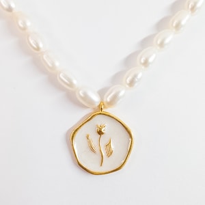 Handcrafted Tulip Coin Pendant Pearl Necklace - Elegant Floral Design with Real Pearls