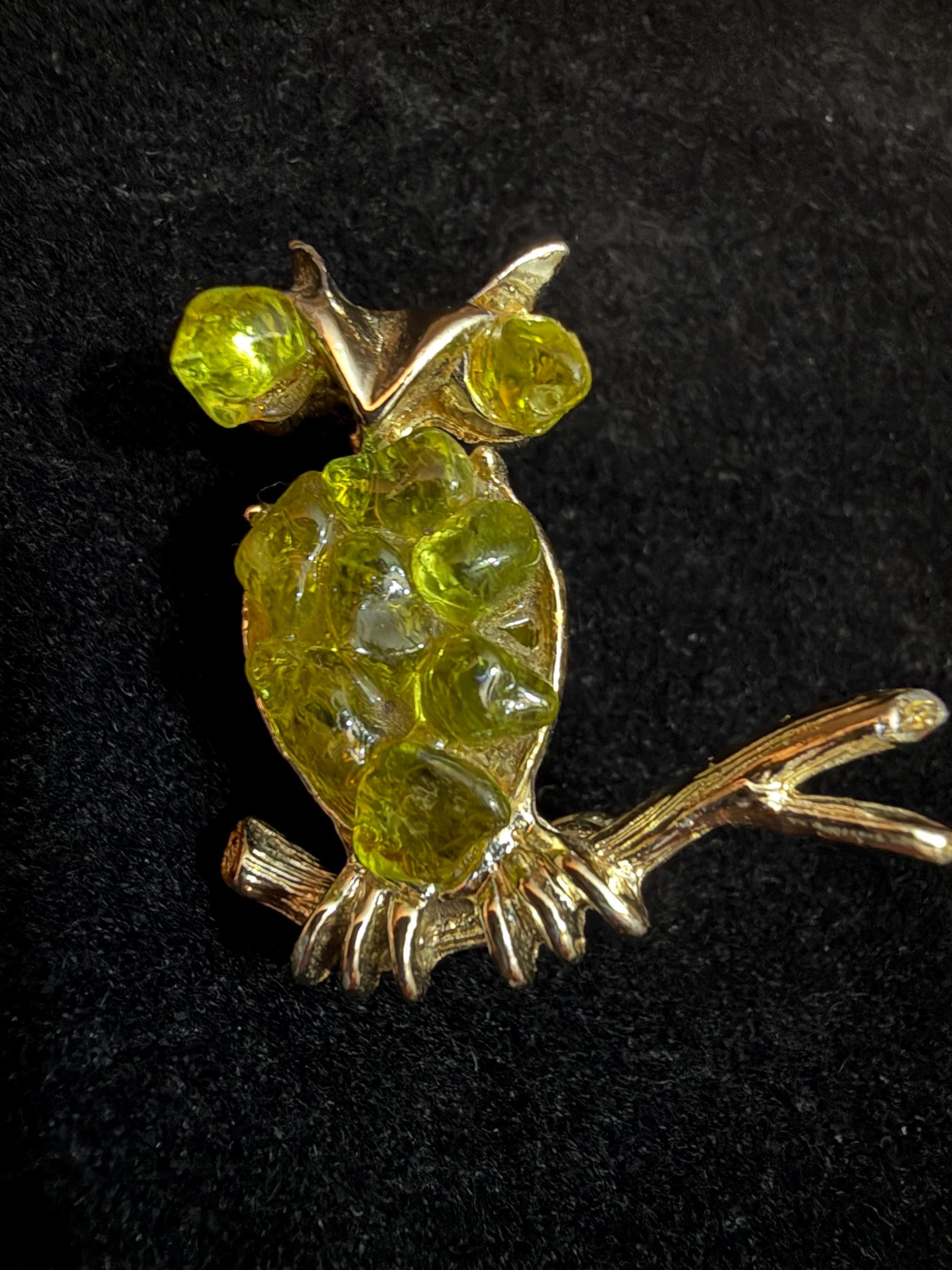 Vintage Dodds Owl Brooch &ndash; 1950s Lime Green Crackle Glass &ndash; Signed Mid Century Figural P