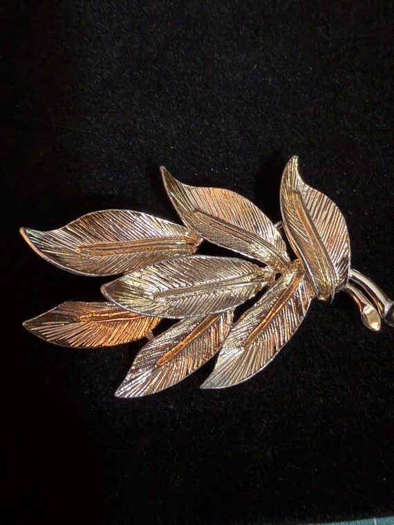 Signed BSK Gold Tone Leaf Brooch – Botanical Nature Jewelry