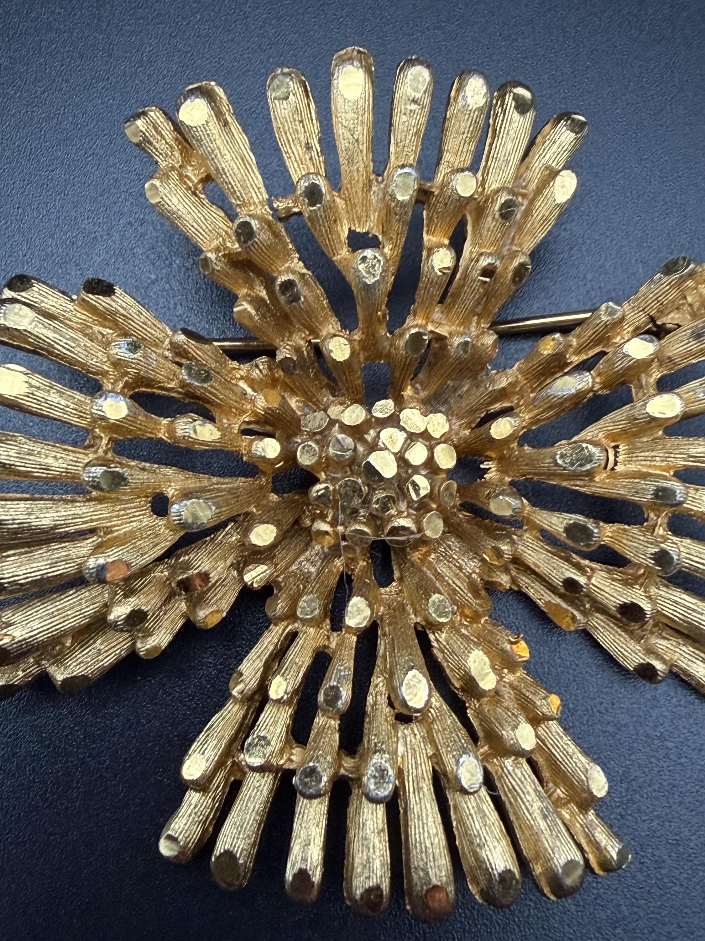 coro︎✿coro♪ Vintage Coro Gold Tone Starburst Brooch Signed Textured Burst Pin