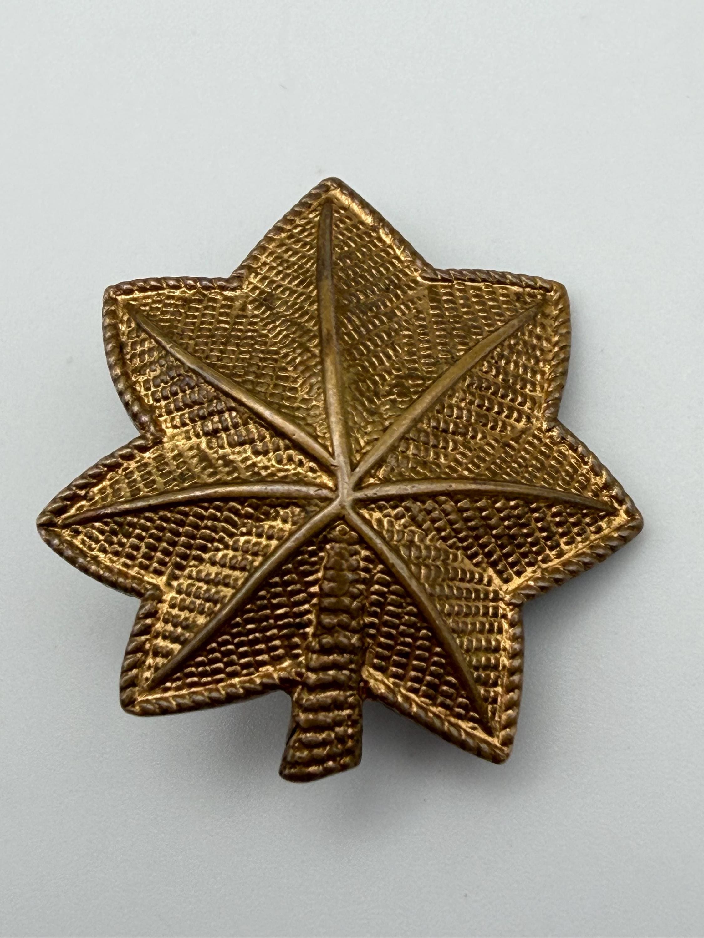Vintage U. S. Military Major Gold Oak Leaf Rank Insignia Pin WWII Vietnam Era