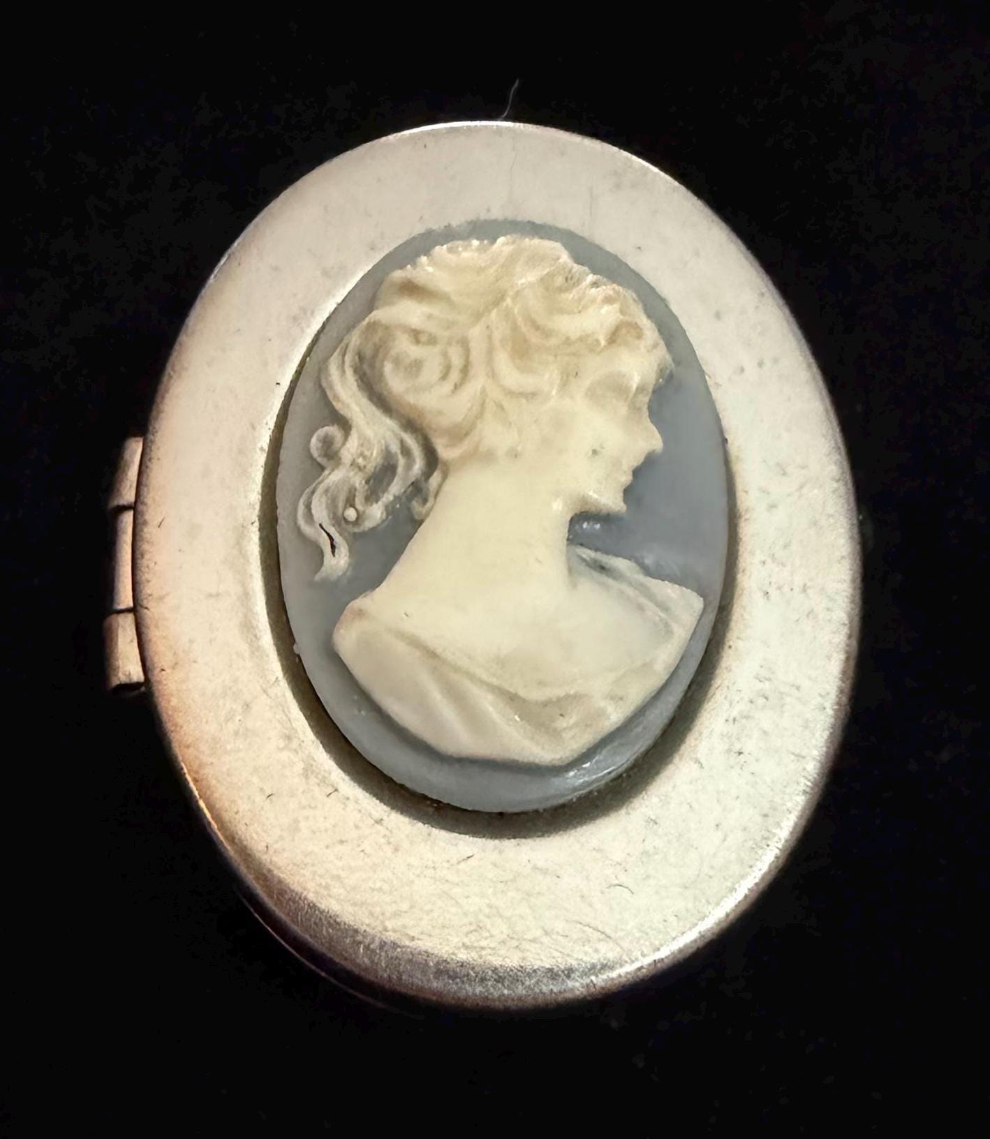 Vintage Oval Cameo Trinket Box, Victorian Lady Keepsake Vanity
