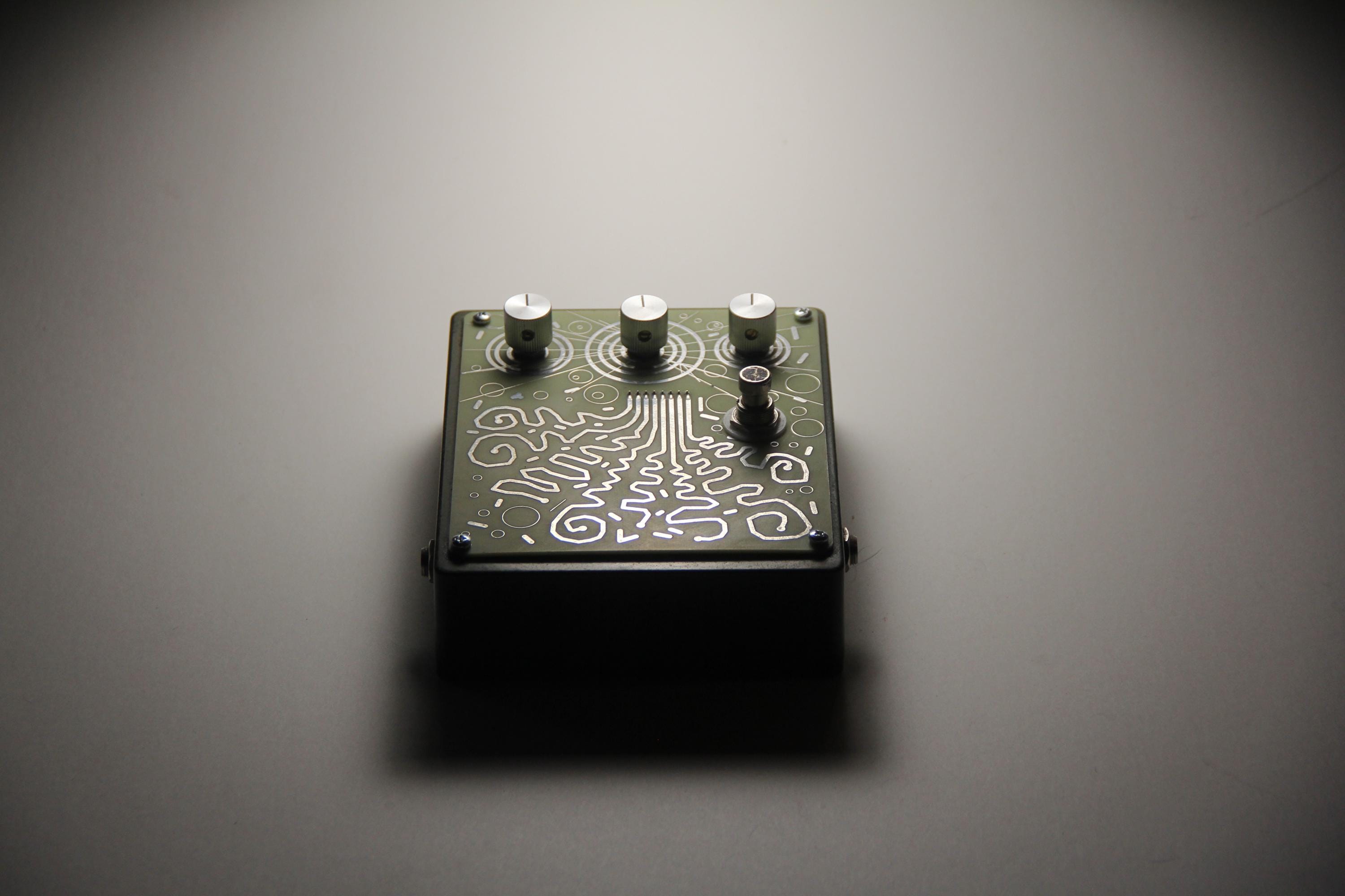 Dysynthèse - Pédale de fuzz tactile