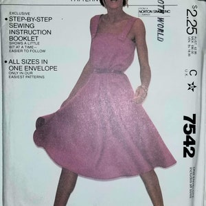 Vintage McCall&#39;s Muster 7542. Misses Kleid. Dieses Pulloverkleid von 1981 hat einen ausgestellten Schrägrock