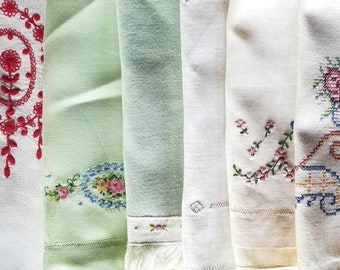 Vintage handbroderade bordsdukar/dukar