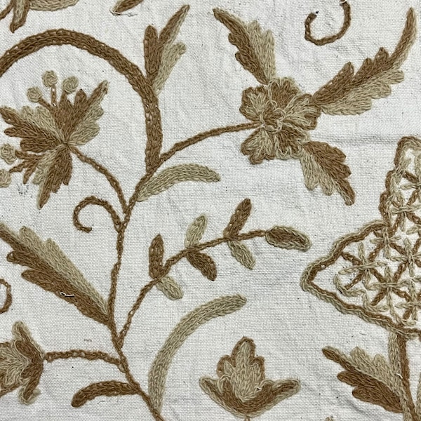Creamy and taupe crewel floral swatch Color: Multicolor16.5x11"