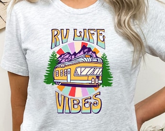 RV Life Vibes Shirt, Retro Camping RV Tee, Groovy Hippie Travel T-shirt, Road Trip, RV Camping Abbigliamento